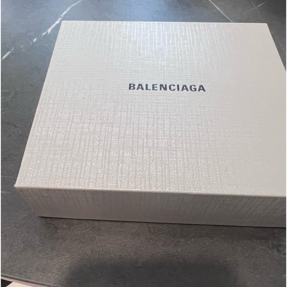 Balenciaga AirPods case - Picture 2 of 5